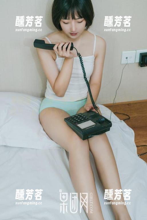果团网 - 这是一张免费的Miss琪白衬衫照片，正如她本人的气质，淡淡的魅力呢。