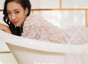 果团网 – 黄歆苑最新写真：谁说职业装不能撩？