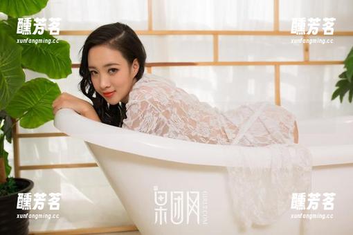 果团网 - 黄歆苑最新写真：谁说职业装不能撩？