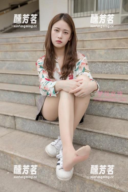 梦丝女神 - 乔儿的高清写真打破次元壁，来吧一起愉快地释放我们内心的‘JK’吧！