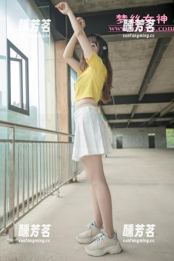 梦丝女神 - 魏婷婷网袜私拍美图，来感受一下‘格子间里的风’！