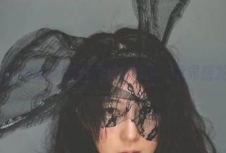 看樱晚gigi女友系列的新套图更新，双界感发人深思！