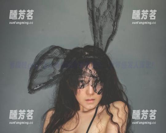 看樱晚gigi女友系列的新套图更新，双界感发人深思！