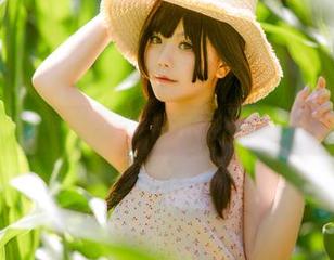 泳池里的洛可ss，写真分享与清水的暧昧互动你觉得呢？