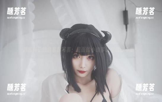 清颜颜子黑白私房写真：里面的小故事让你忍俊不禁！