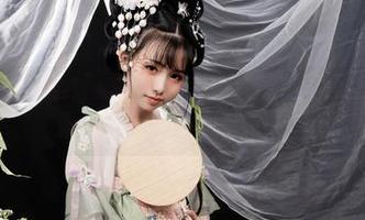 当爆机少女喵小吉穿上职业装，原图与写真一起告诉你，职场也可以风情万种