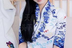 物恋传媒 – 小晴天和她的浴室：最新资源，水龙头下的欢乐时光！