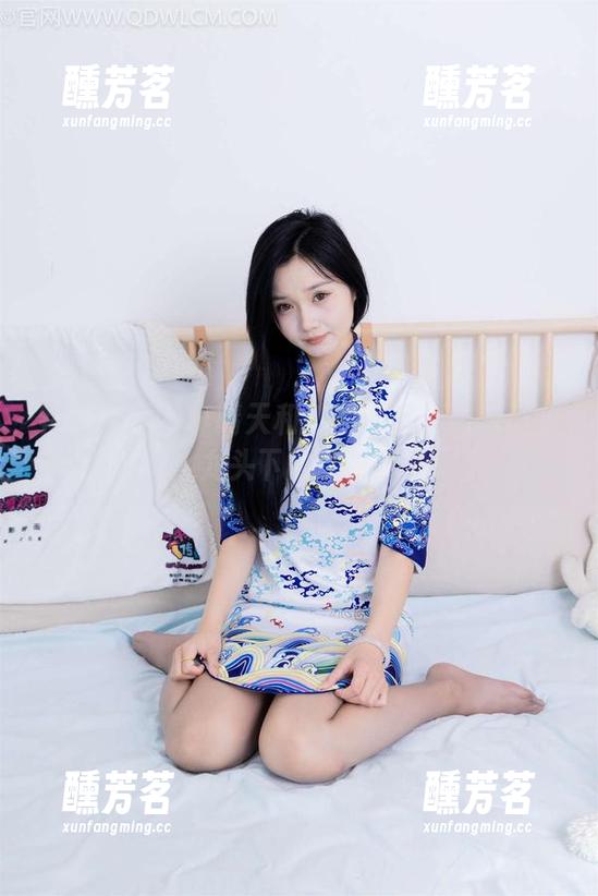 物恋传媒 - 小晴天和她的浴室：最新资源，水龙头下的欢乐时光！