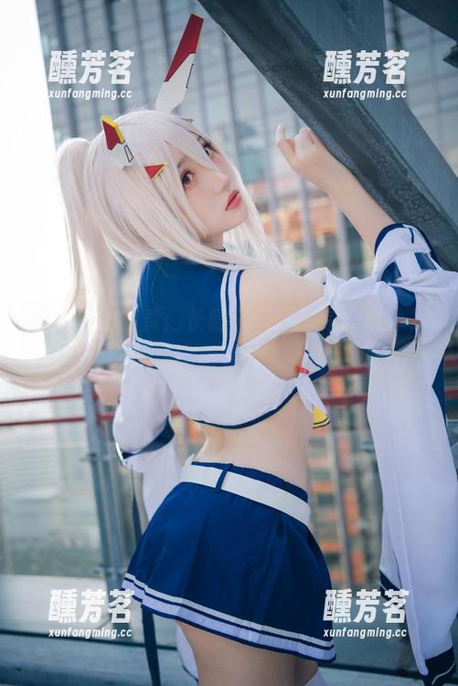 瓜希酱的写真：长腿与壁纸的完美结合，唉，真是完美到让人心痒痒。