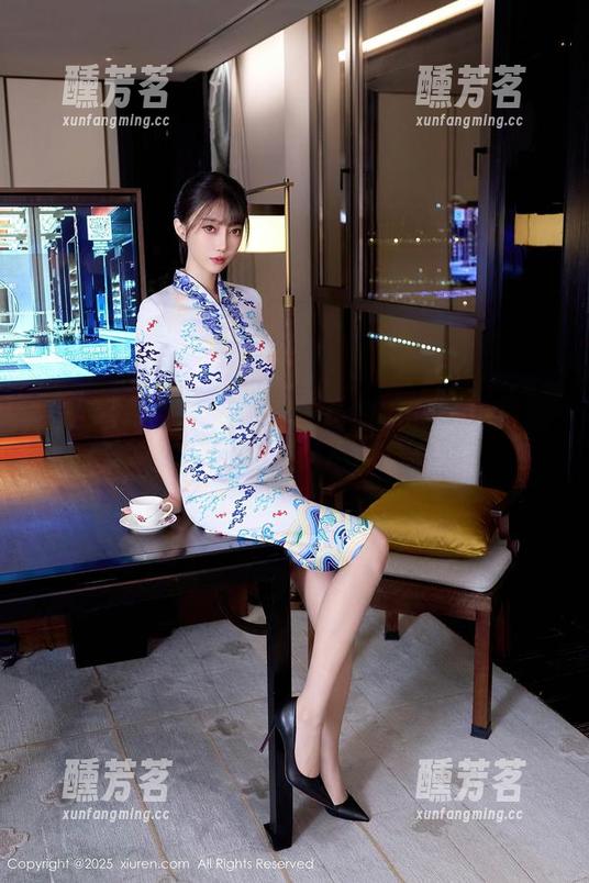 秀人网 - 俞漫棉袜套图分享：袜子与妩媚的微妙碰撞，绝不能错过！