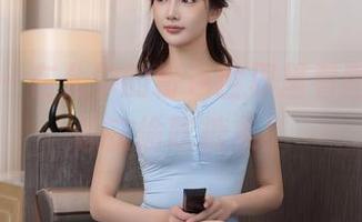 秀人网 – 在允尔的粉色世界里看图包，好像在偷吃糖果！