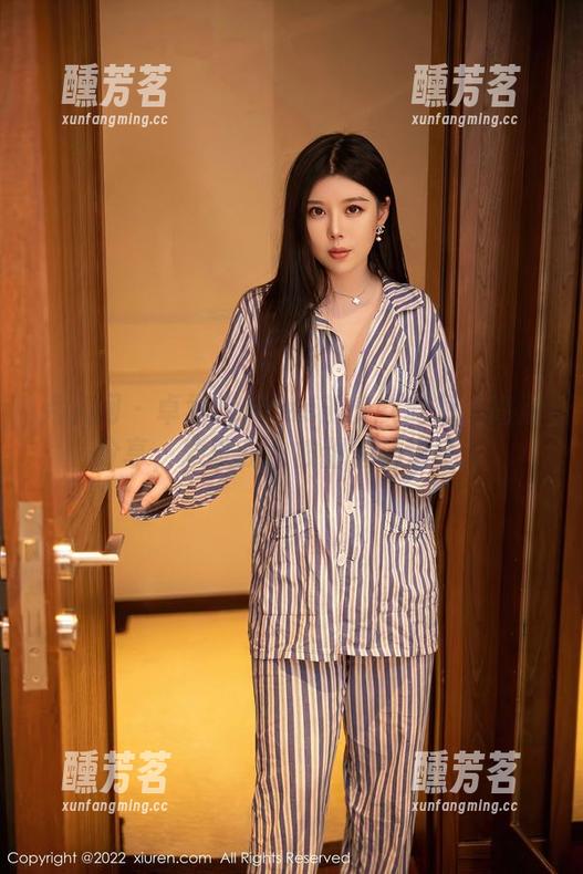 秀人网 - 卓君Jeanes的少女幻想：高清分享，感觉我也被甜蜜暴击了！