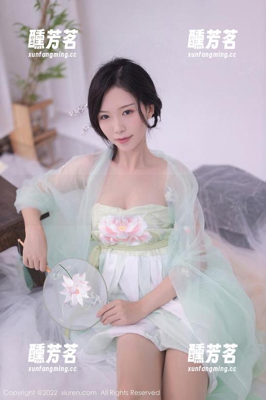 秀人网 - 南初妹妹的自拍与高清写真集，感觉自己被她深深吸引