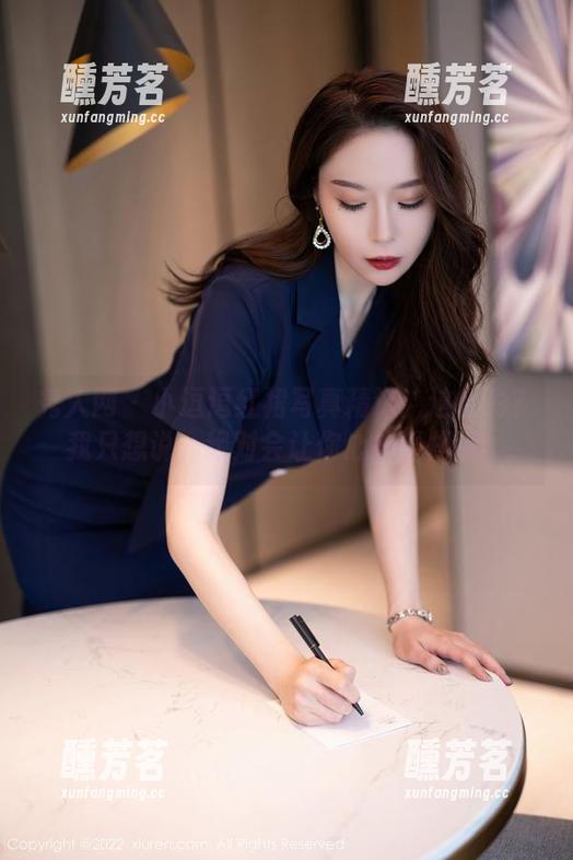 秀人网 - 小逗逗红裙写真精选：这色彩？我只想说，绝对会让你心扑通扑通！