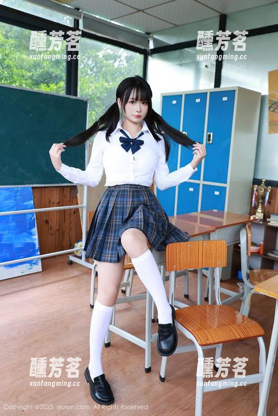 秀人网 - 心妍小公主的写真作战：媚态妖妖艳艳，下载后别怪我让你心跳加速！