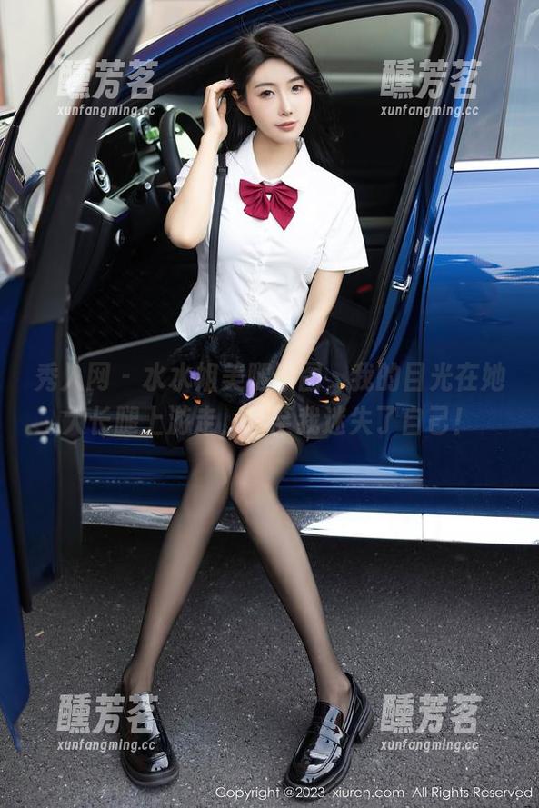 秀人网 - 水水姐美腿原图，我的目光在她大长腿上游走，直至我迷失了自己！