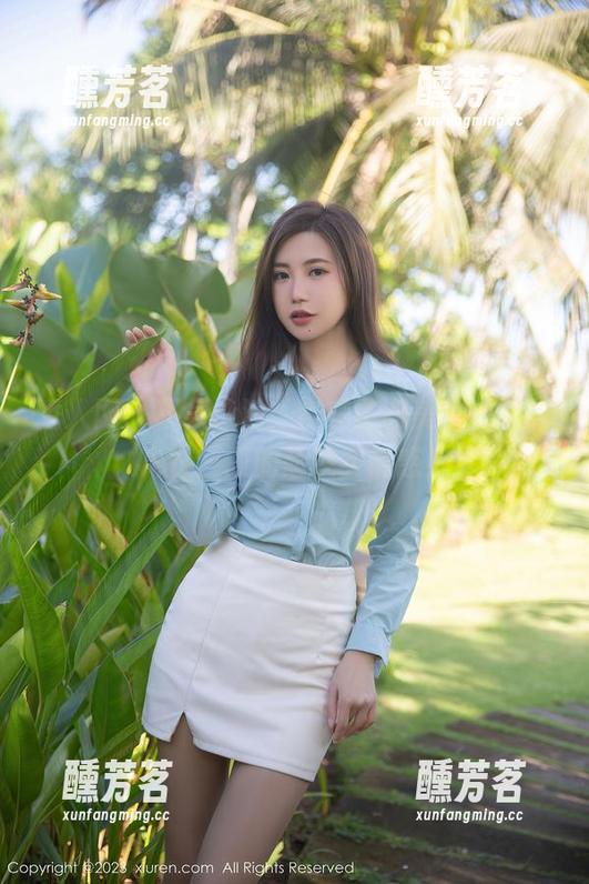 秀人网 - 不只泳池，糯美子和美图一起放飞在三亚的超现实诱惑！