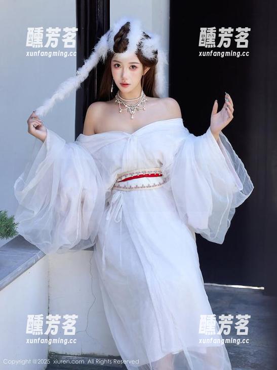 秀人网 - 艾小青定制作品大揭秘，学姐的魔法拍照秘籍！