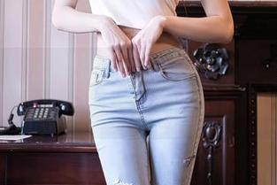 秀人网 – 阿乖Kiddo的礼服最新合集：每一件都好像在说‘快来让我陪你喝酒’！