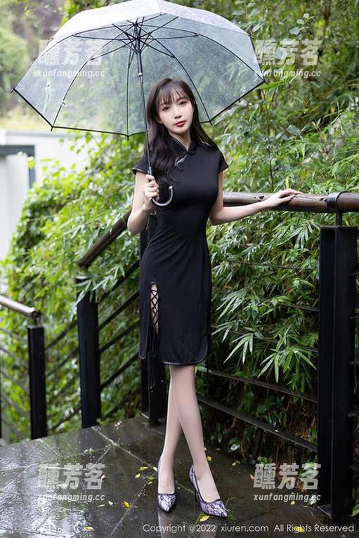 秀人网 - 泳池不止是水，还有阿汁的图包更新等着你！