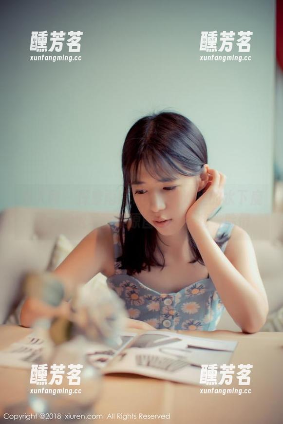 秀人网 - 探索雨瞳Yoyo泳池里的水下魔法：这组写真集原图，竟让我一脸懵