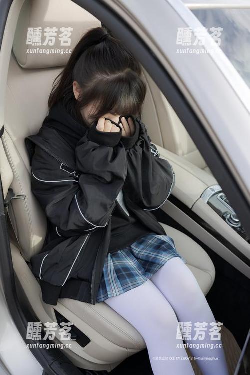 紧急企划 - 一组无法忽视的黑丝JK写真，欢迎小恩带你入坑！