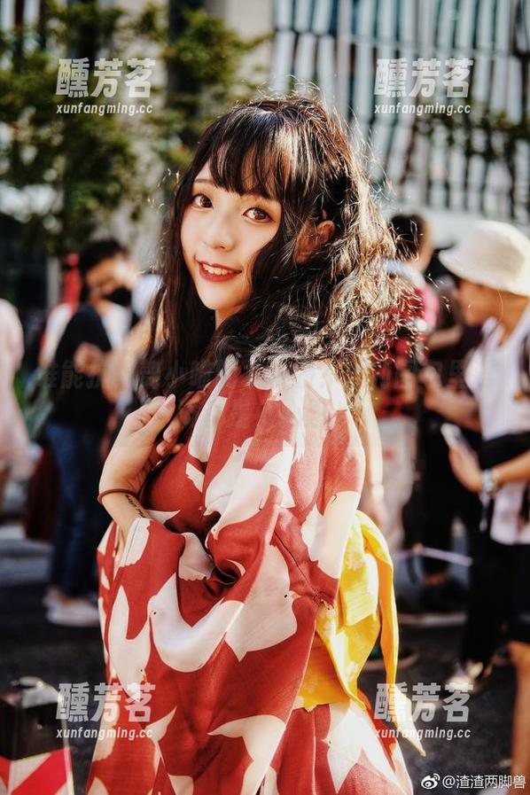 谁能抗拒舞小喵的水手服？福利图包里满满都是小心思。