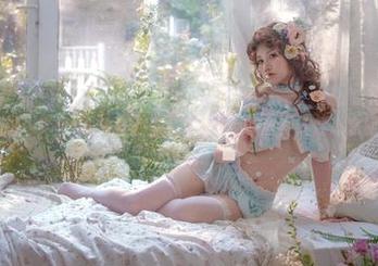 当芊川一笑MNK化身女王，写真作品一秒钟让你心跳加速！