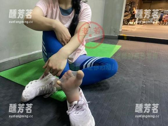 若若老师 微密圈 - 不想吃土的你,快来下载若若老师的黑色写真,完全免费,让你心动!