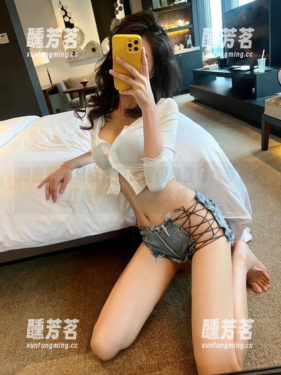葛征 微密圈 - 葛征在图库里闪亮登场:穿着大红皮衣的她真是太撩了!