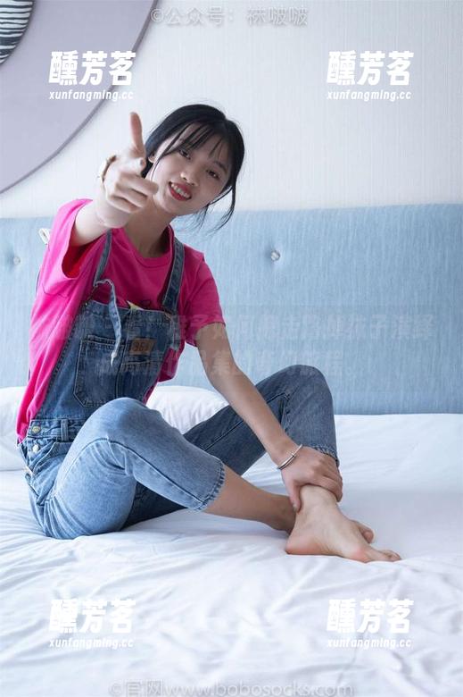 袜啵啵 - 看！稚予如何把走路掉袜子演绎成高清作品集的奇幻旅程。