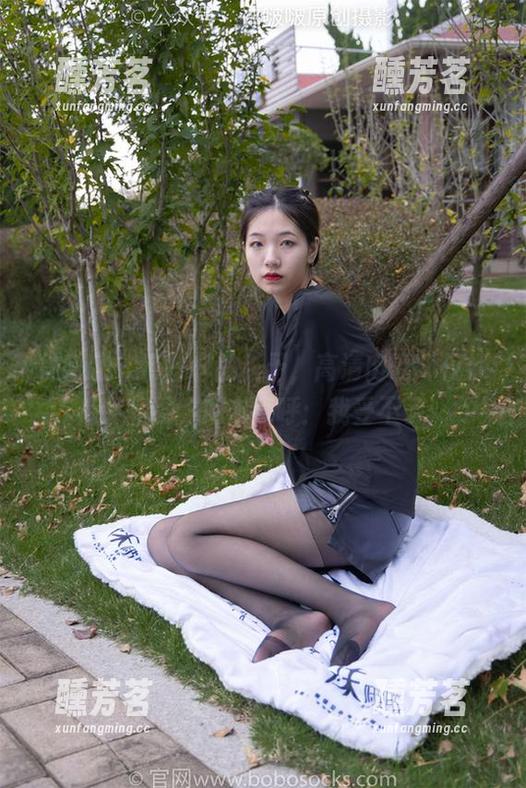 袜啵啵 - 不一样的稚予，高清肉丝（仅打底）拼图，网友直呼：我受不了！