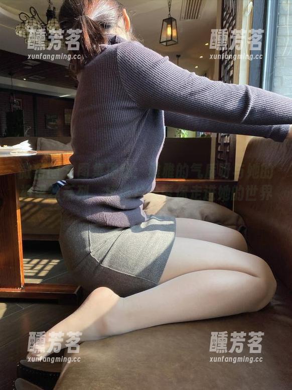 微密圈 - 图集揭秘：雅雅的气质呀与她的裤里丝系列，精选片段带你走进她的世界！