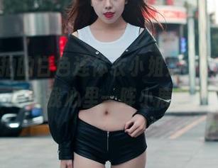 魔镜街拍的白色连体衣小姐姐，这资源真是让我心里一阵小鹿乱撞